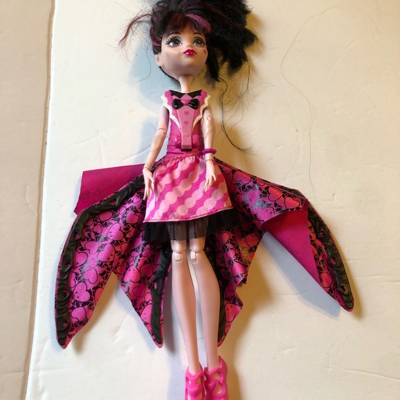 Monster High Draculaura - Ghoul To Bat Transformation Doll - Picture 13 of 14